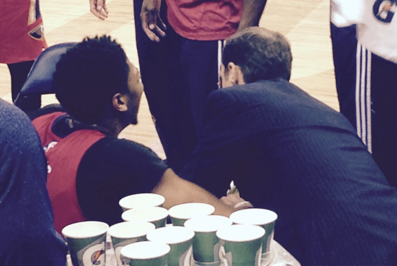 Illustration for article titled Anthony Davis Dislocated His Pinky Finger